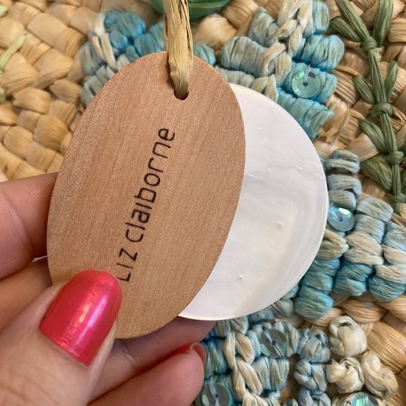 Liz Claiborne Sea Shell Beach Bag - Picture 3 of 10